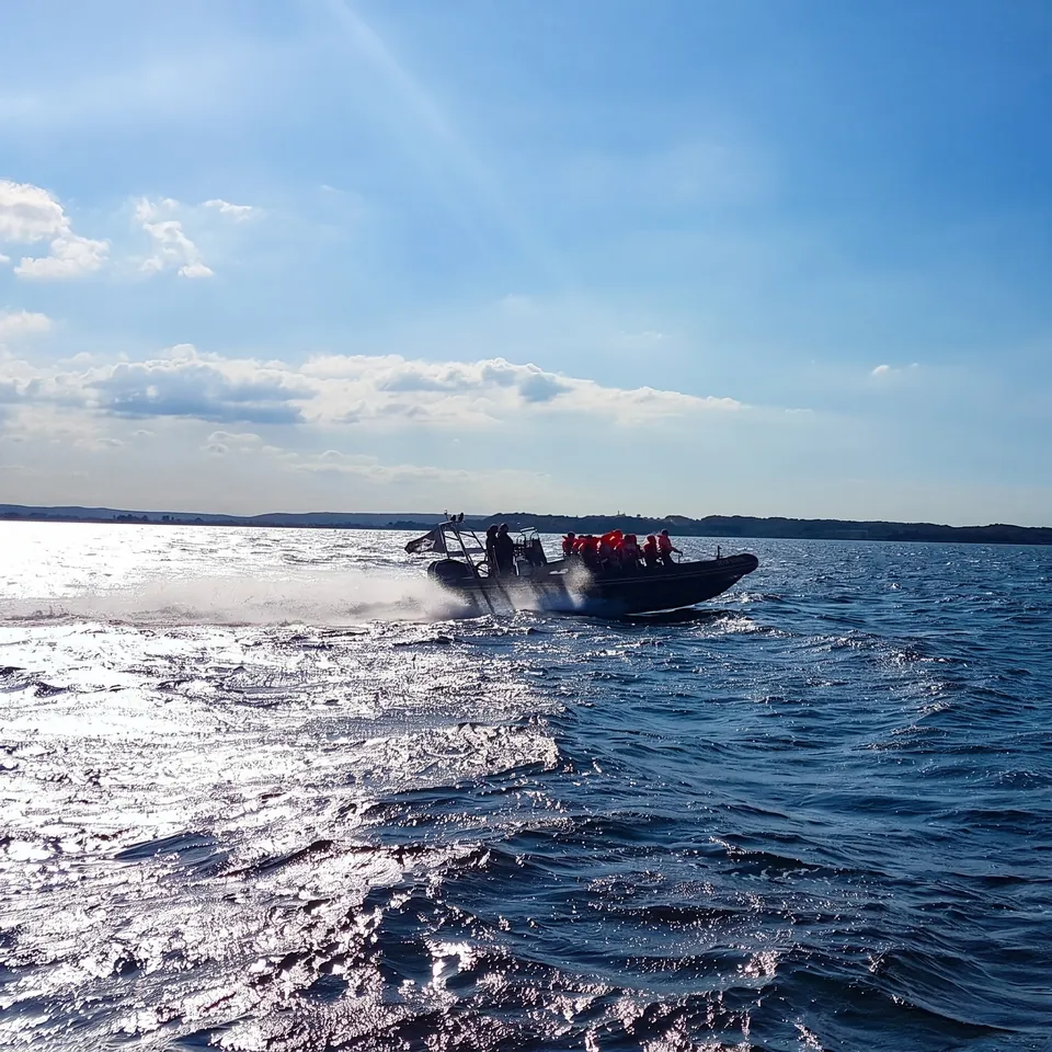 Motorówka RIB i widok Gdyni