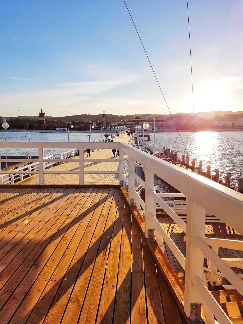 Utsikt över piren i Sopot från havet