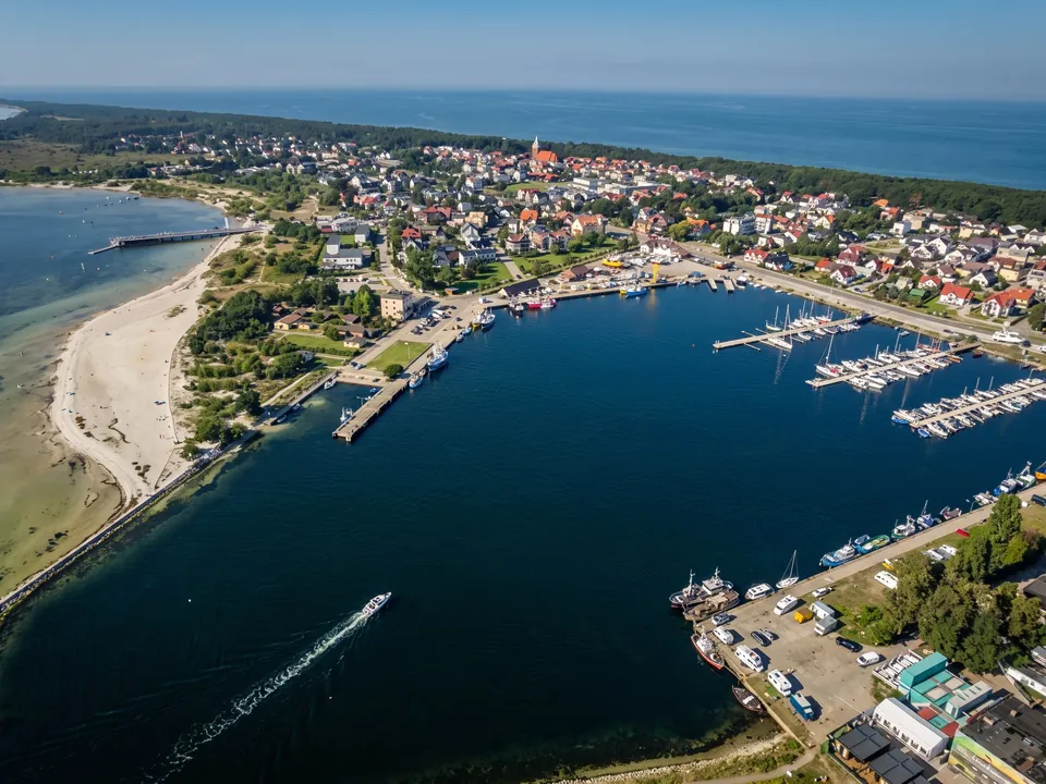 Jastarnia from above – yacht harbour and buildings by the bay