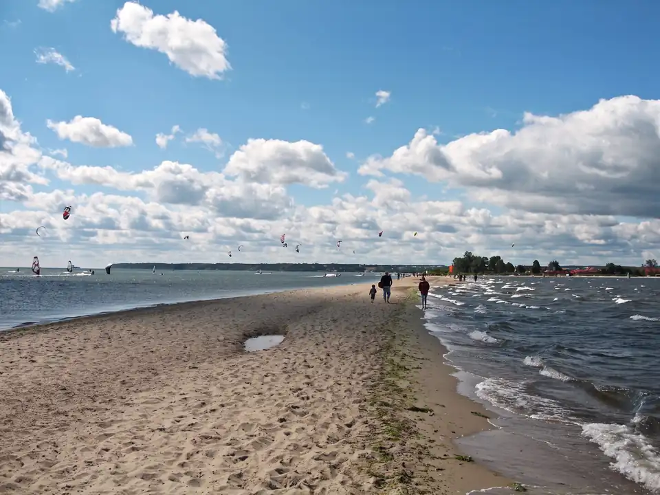 Rewa och Rewahalvön från en ribbåt