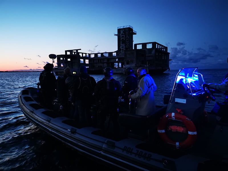 Ekipa filmowa kręcąca film z Torpedownią w tle